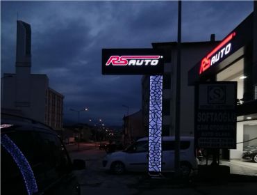 RS Auto Tabela ve totem çalışmamızı sorunsuz teslim ettik.